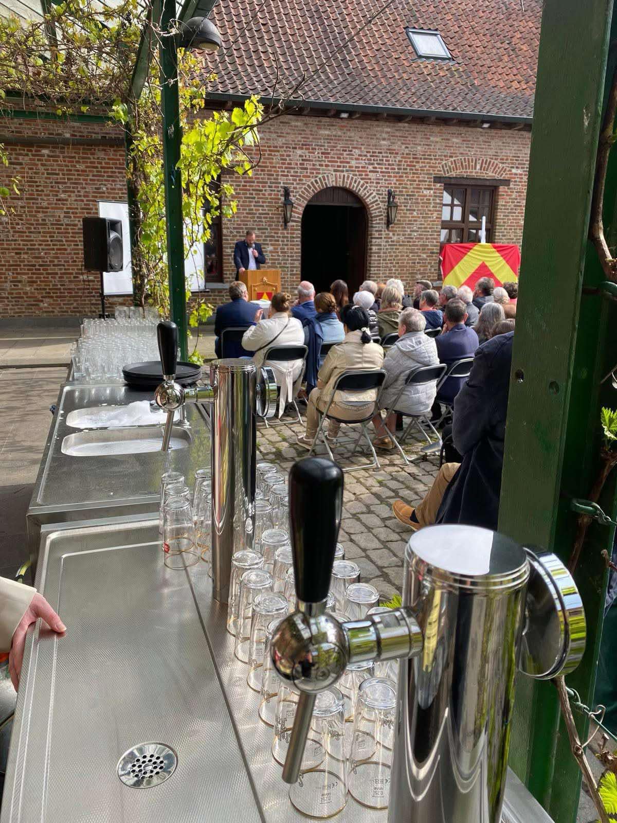 Tapinstallatie op feest